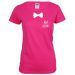 Pinkfarbenes Damen JGA Crew-T-Shirt mit aufgedruckter Fliege
