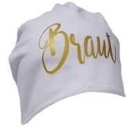 Weisse JGA Beanie-Mütze mit goldfarbenem Braut-Schriftzug
