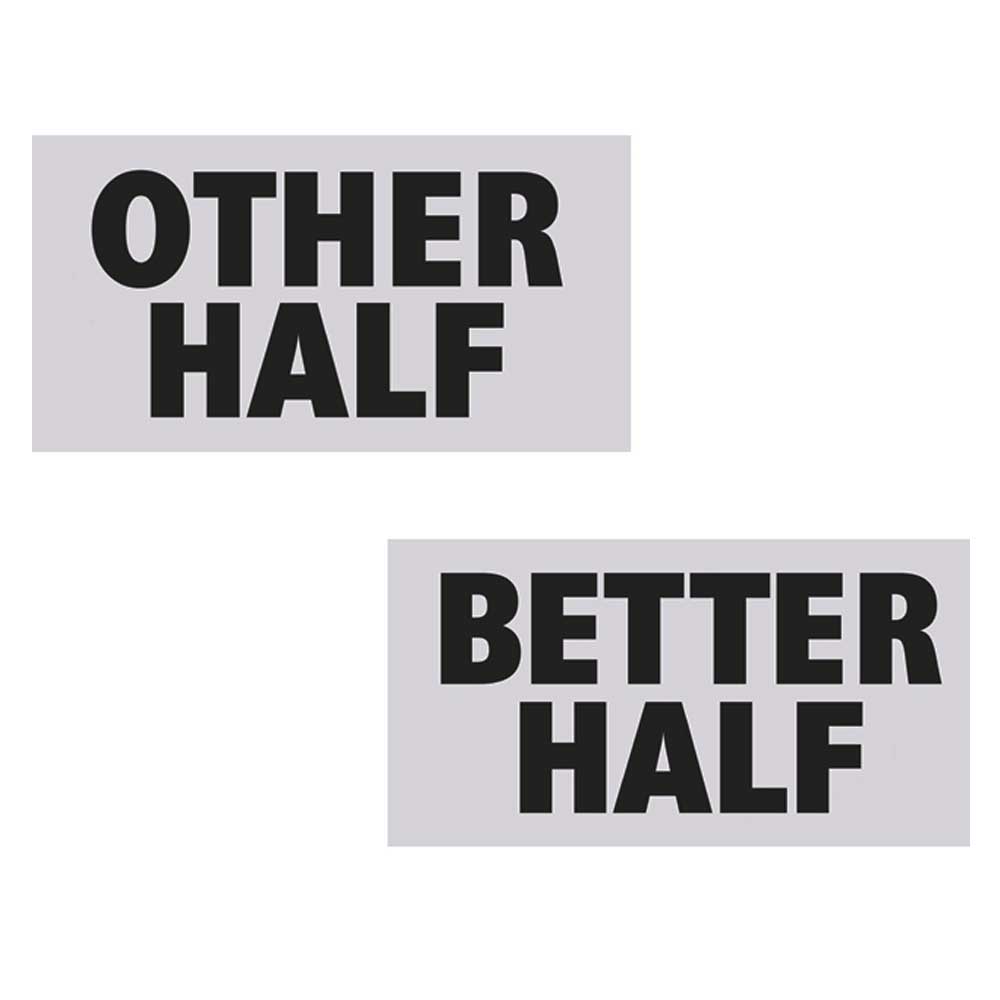 Papptafeln mit Aufschrift Other Half und Better Half
