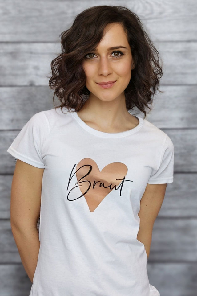 Dame mit JGA T-Shirt mit Braut-Motiv